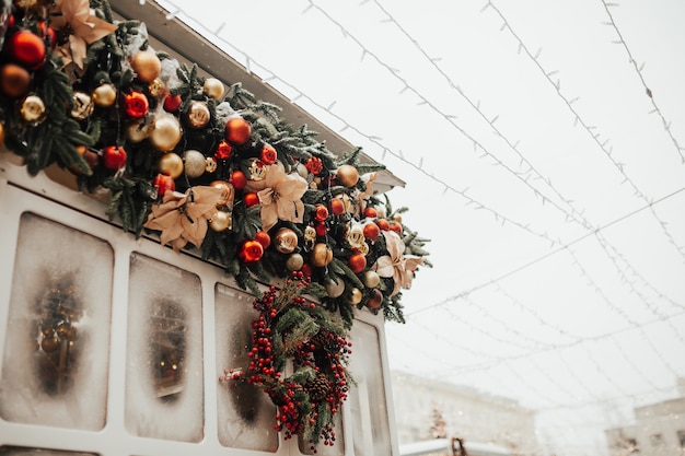 Décoration traditionnelle de Noël et du Nouvel An des rues et des places