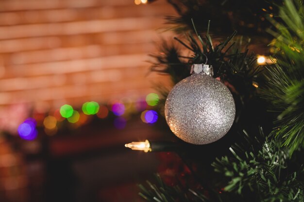 Décorations sur l'arbre de Noël