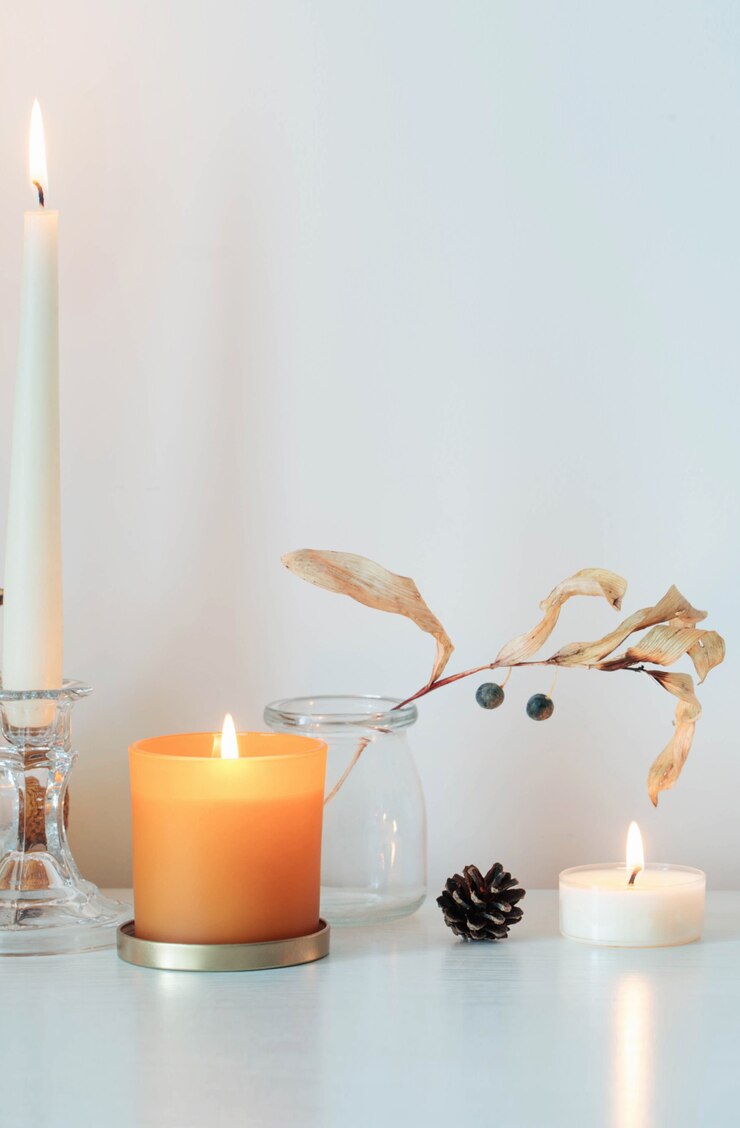Photo décorations d'automne avec des bougies allumées