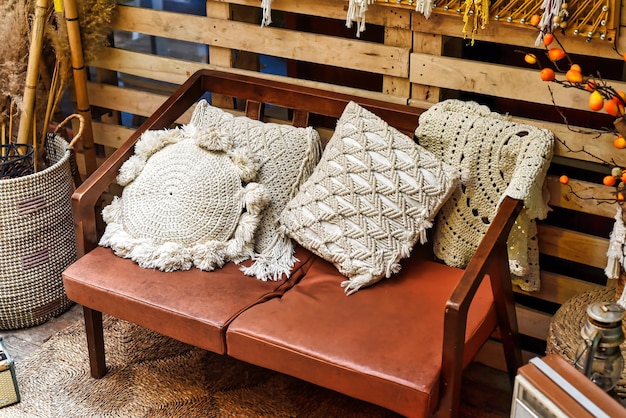 Décorations d'automne confortables pour la maison, canapé avec oreillers