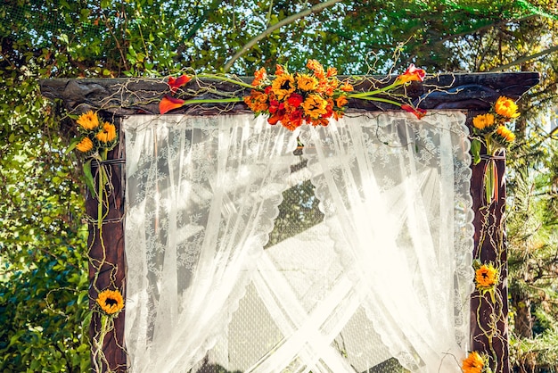 Décorations d'automne pour la cérémonie de mariage.