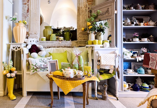 Décorations De Cuisine Jaune Et Vert, Décor à La Maison Avec Des Jouets Et Des Fleurs