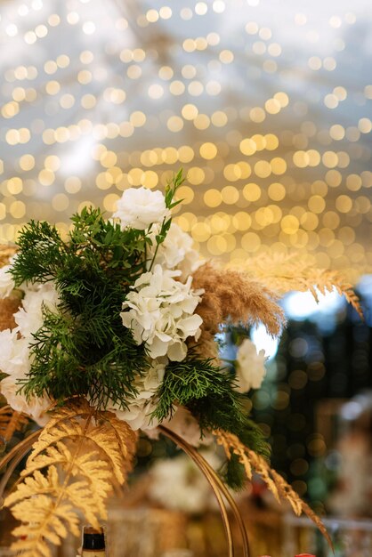 Décorations de mariage élégantes en fleurs naturelles