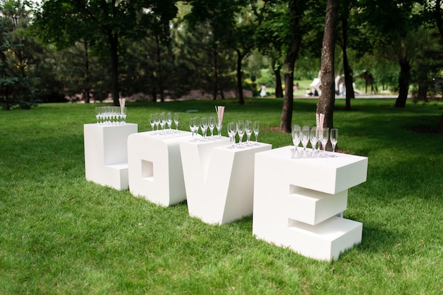 Décorations de mariage avec le mot amour