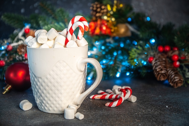 Décorations de Noël et boisson au cacao