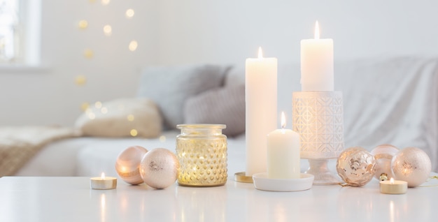 Décorations de Noël avec des bougies à la maison