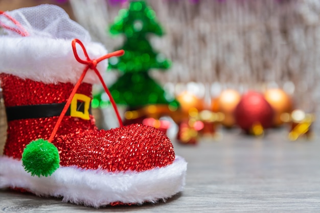 Décorations de Noël concept-chaussures de Noël et ornements.