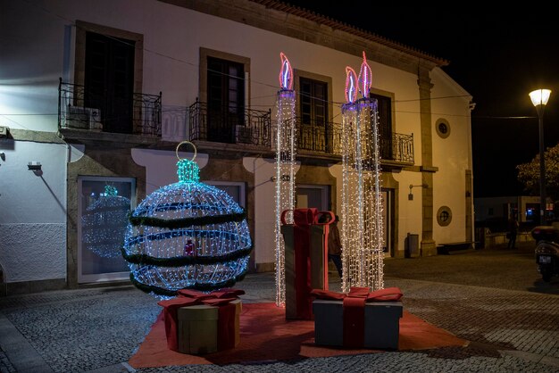 Décorations de Noël dans les rues du village de Vila Nova de Cerveira