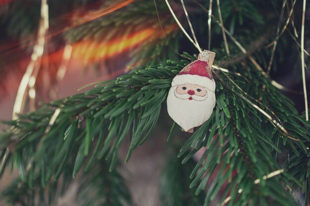 Décorations de noël du nouvel an avec des décorations d'arbre de noël