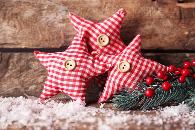 Décorations de Noël sur fond de bois