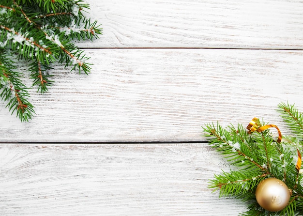 Décorations de Noël sur fond en bois