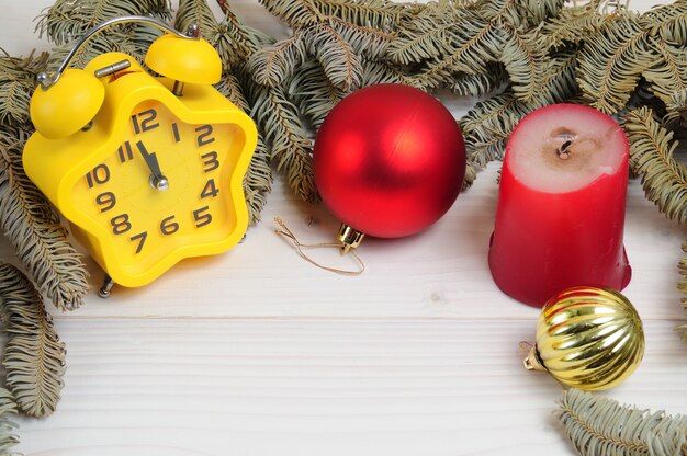 Décorations de Noël avec une horloge