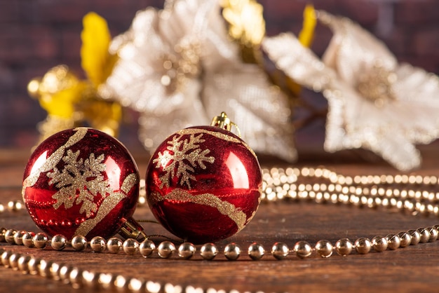 Décorations de Noël Scène de Noël avec des décorations sur fond sombre en bois rustique mise au point sélective