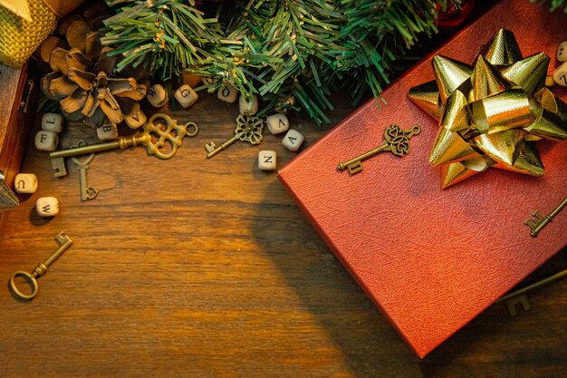 Décorations de Noël sur table en bois pour le contenu des vacances.