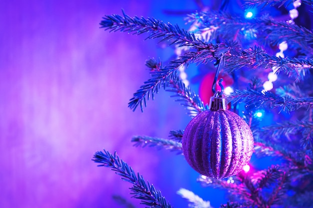 Décorations pour arbres de Noël fond violet