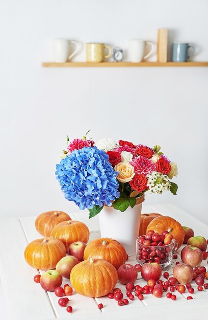 Décorations de Thanksgiving sur la table