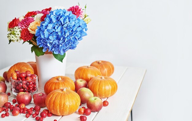 Décorations de Thanksgiving sur la table