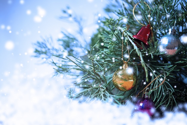 Décorer Noël avec de la neige pour le fond