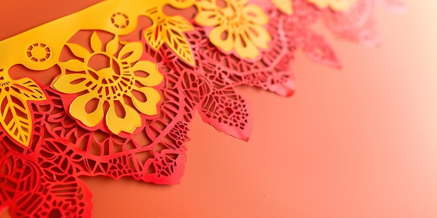 Des découpes de papier colorées avec des motifs floraux sur un fond orange vif