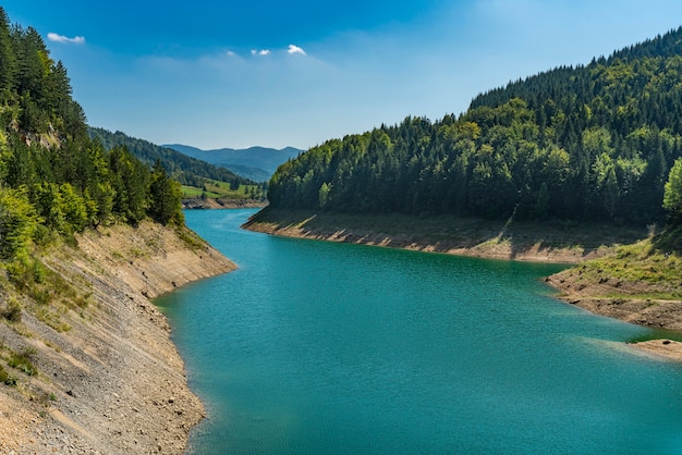 Découvre au lac Zaovine en Serbie