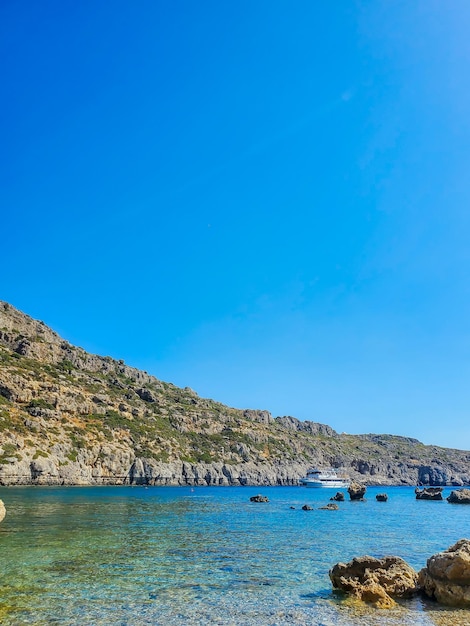 Découvrez la beauté majestueuse des falaises côtières de la Grèce Superbes photos de paysages de bord de mer