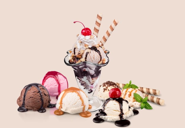 Découvrez les saveurs vibrantes de notre sélection de crèmes glacées multicolores pour un régal amusant