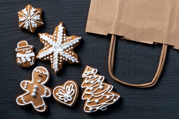 Définir Des Biscuits De Nouvel An Festif Sur Fond De Bois Bleu