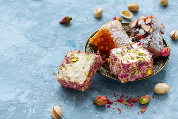 Délice turc aux pétales roses de pistaches et aux amandes