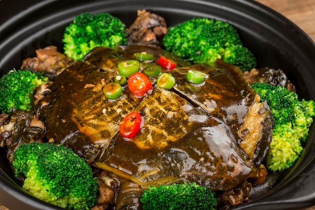 Délicieuse cuisine chinoise Tortue braisée à la sauce brune