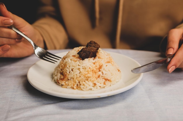 Délicieuse cuisine turque traditionnelle riz pilaf pirinc pilavi de style turc