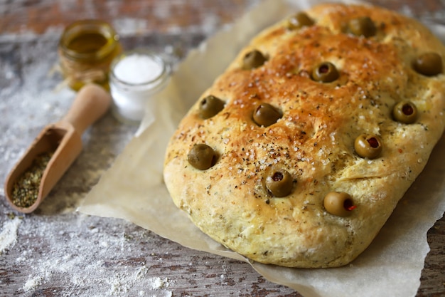 Délicieuse focaccia maison parfumée.