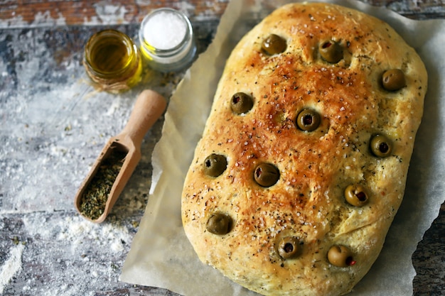 Délicieuse focaccia maison parfumée.