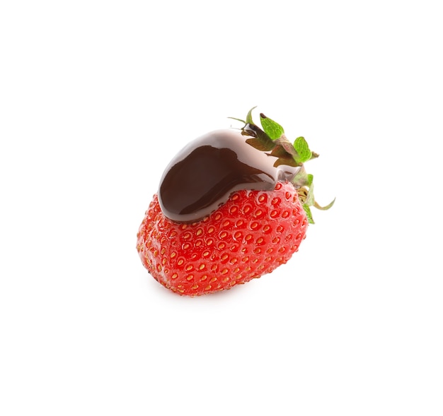 Délicieuse fraise au chocolat isolé