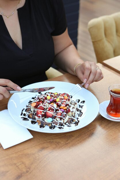 Délicieuse gaufre sauce au chocolat