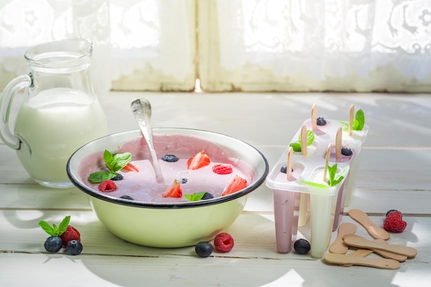 Délicieuse glace au yaourt fruité