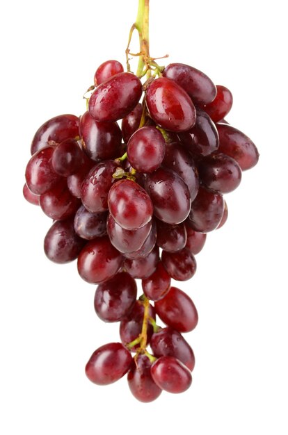 Délicieuse grappe de raisins mûrs isolé sur blanc