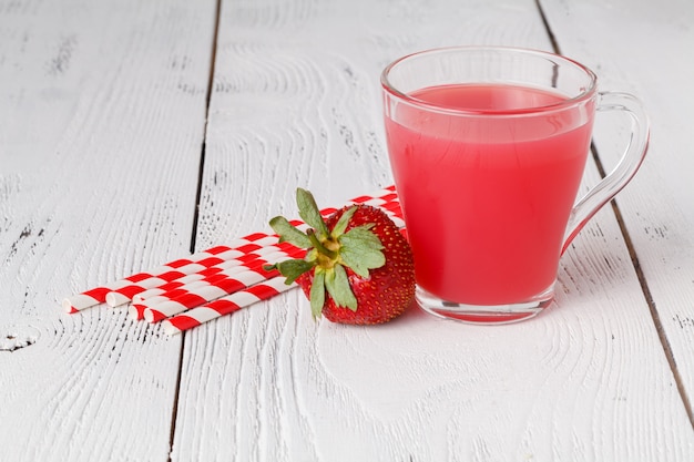 Délicieuse mousse de baies à la fraise