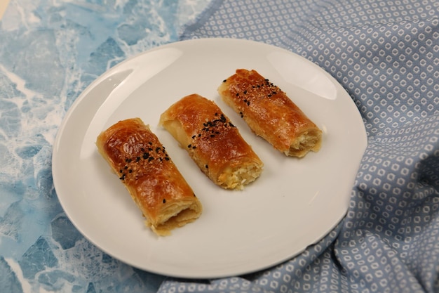 délicieuse pâte feuilletée fourrée au fromage