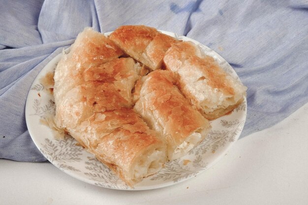 délicieuse pâte feuilletée fourrée au fromage