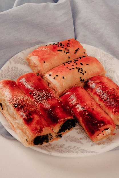 délicieuse pâte feuilletée fourrée au fromage