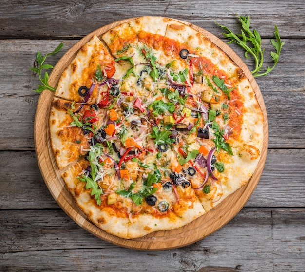 Délicieuse pizza italienne aux légumes