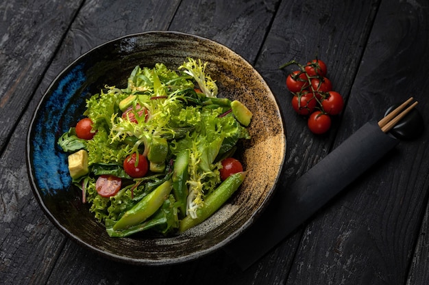 une délicieuse salade au restaurant