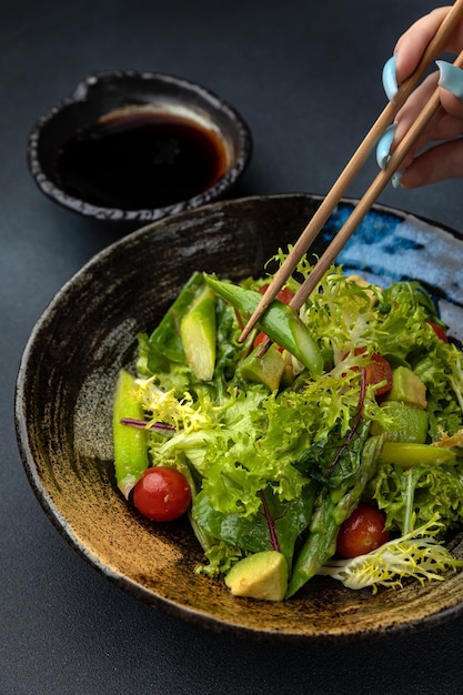 une délicieuse salade au restaurant