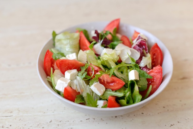 Délicieuse Salade Grecque Fraîche Avec Poivron Tomate Concombre Et Fromage Feta