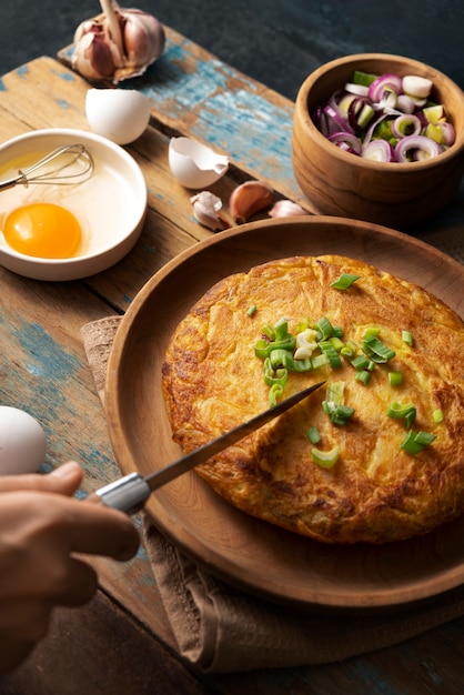 Photo délicieuse tortilla espagnole nature morte