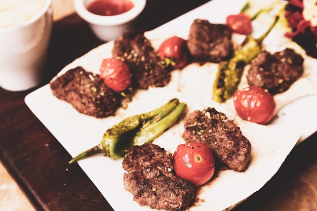 Délicieuses boulettes de viande avec frites