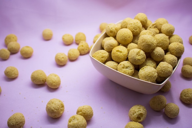 Délicieuses collations préférées indonésiennes de tofu rond frit salé