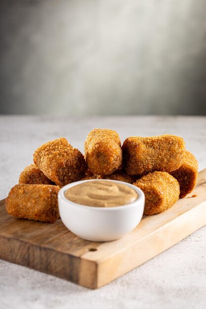 Photo délicieuses croquettes de viande frite croquette traditionnelle