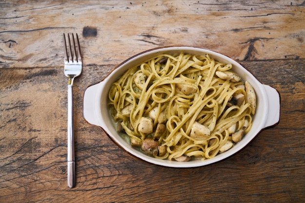 Délicieuses pâtes italiennes sur la table