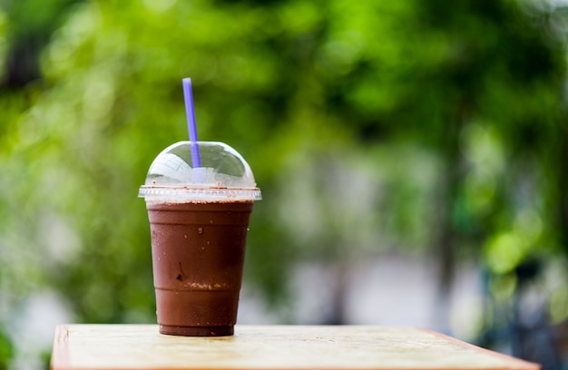 De délicieuses photos de cacao fraîches posées sur la table et prêtes à manger